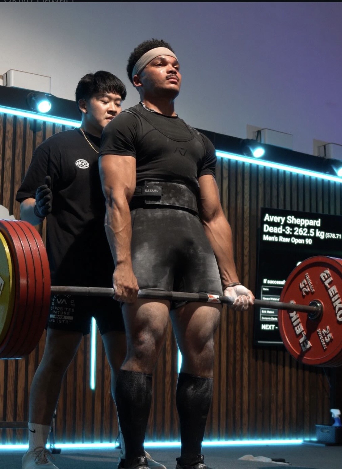 Avery Sheppard locked in on a heavy competition deadlift